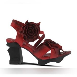 🍃♥️🍃L'ARTISTE BY SPRING STEP
SHELLY PLATFORM SANDALS🍃♥️🍃